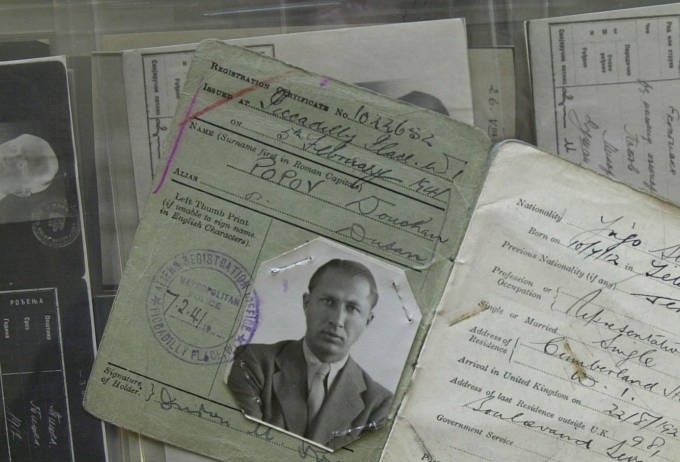 Tim Ockenden - PA Images / PA Images a través de Getty Images
Un certificado de registro del espía yugoslavo Dusko Popov conocido como Triciclo de agente doble.
