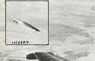 Foto tomada en setiembre de 1957 cerca de la base Edwards, en California. Se observa un disco volador siguiendo de cerca de un B-47.