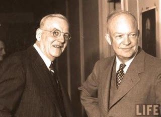 El secretario de Defensa, John Foster Dulles y el presidente Eisenhower en mayo de 1959