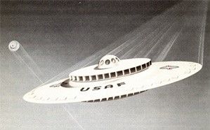 Con tecnología alemana de la Segunda Guerra Mundial, los Estados Unidos experimentaban con naves aéreas en forma de platillo. No deben confundirse con las naves espaciales procedentes de otros mundos o las que vienen del interior de este planeta
