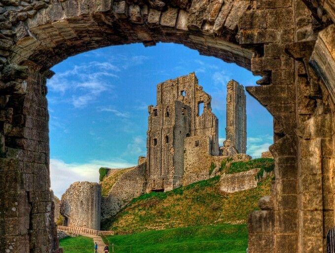 Castillo de Corfe, vista desde el pueblo medieval del mismo nombre
