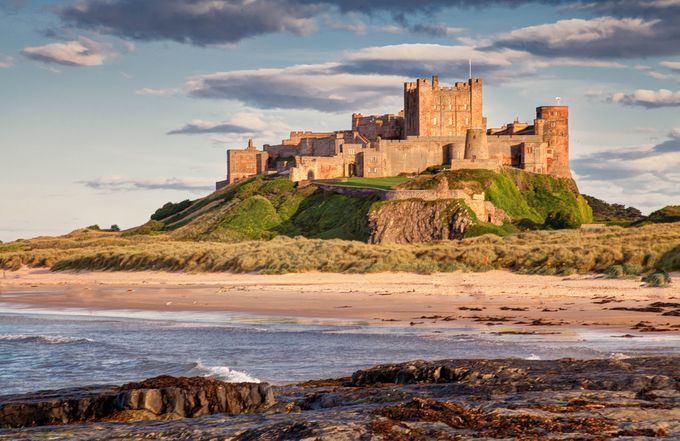 Castillo de Bamburgh desde la costa