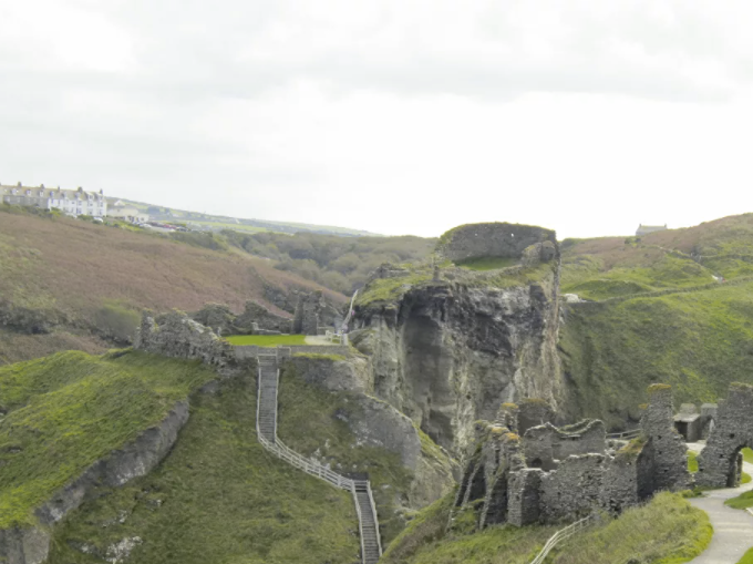 Las Ruinas del Castillo de Tintagel, del condado de Cornualles