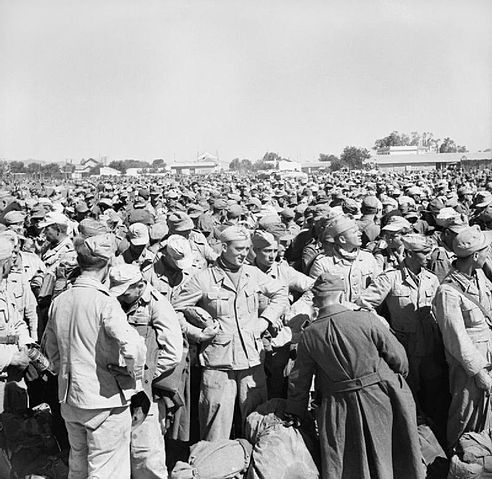 Prisioneros de guerra alemanes e italianos, tras la caída de Túnez, 12 de mayo de 1943.