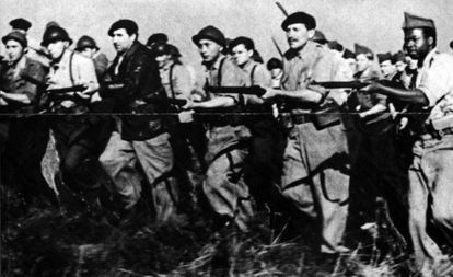 Combatientes de la Brigada Lincoln, en el frente de Aragón.
