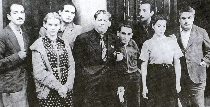 José Chávez Morado, Elena Garro, Octavio Paz, José Mancisidor, Pascual Pla y Beltrán, Fernando Gamboa, Susana Gamboa y Silvestre Revueltas en España (Julio Estrada) 