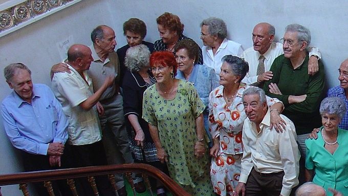 Los niños de Morelia en una reunión de sus 68 años de haber llegado a México en 2005